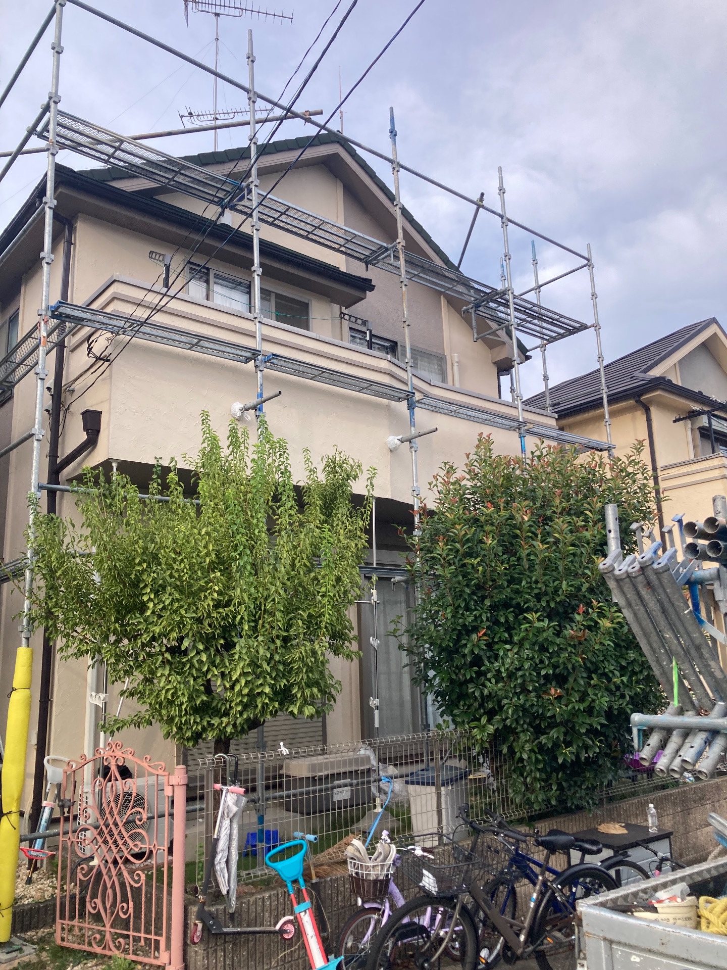 【足場】町田市大蔵町にて仮設工事